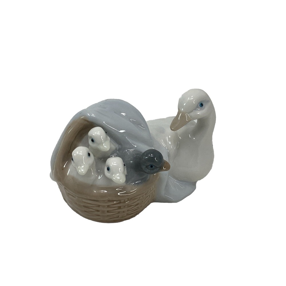 Dalia Made In Mexico Geese With Babies In Basket Porcelain Figurine 5"